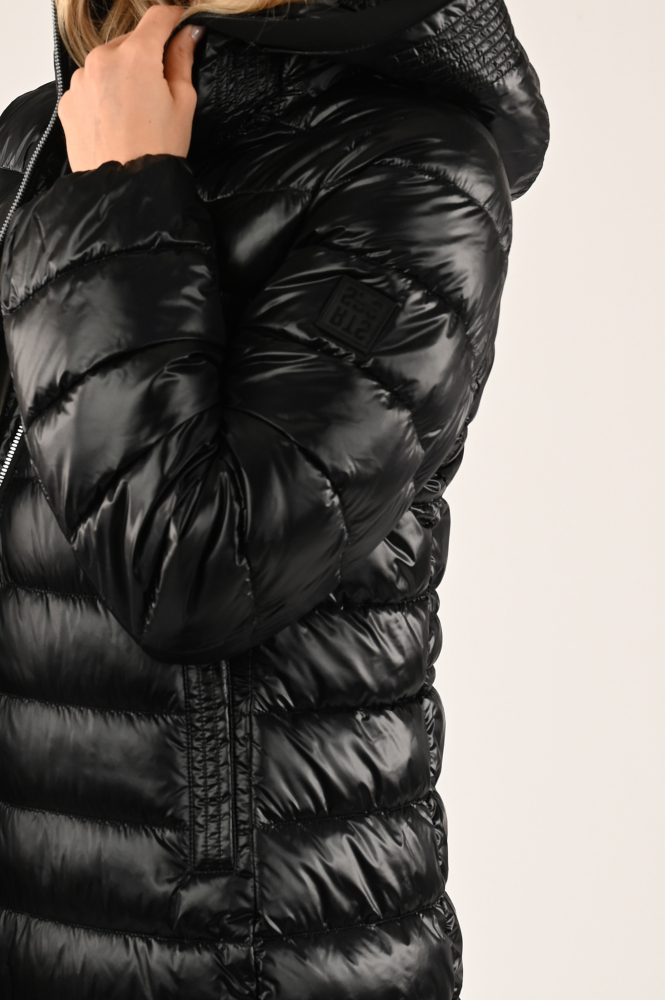 Marc Cain XS 11.05 W43 Gewatteerde jas Zwart