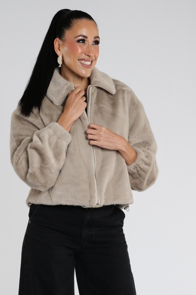 WithBlack 00001533 Imitatie bontjas kort Beige
