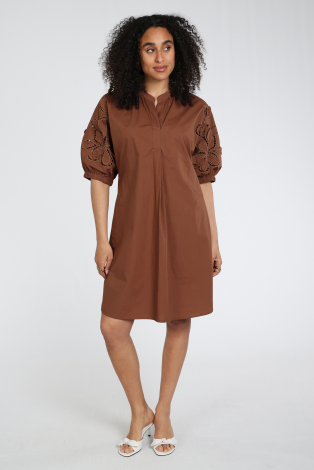 Luisa Cerano 738667-4202 Bruin