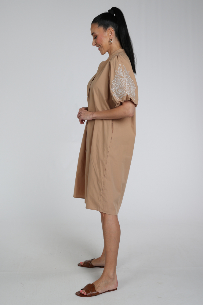 Nukus NKS14039 Jurk korte mouw Beige