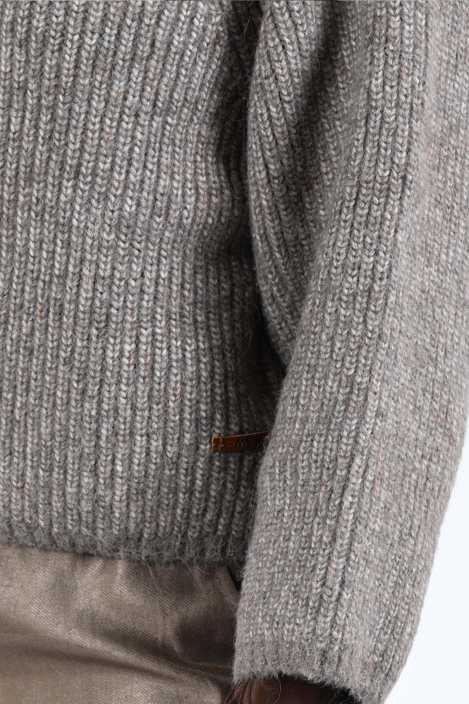 Moscow Fantasy 35-09 Trui turtle neck Bruin