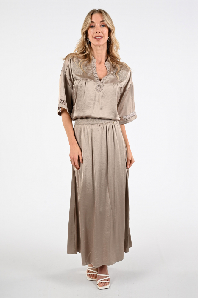 Nukus NKS01153 Blouse korte mouw Bruin