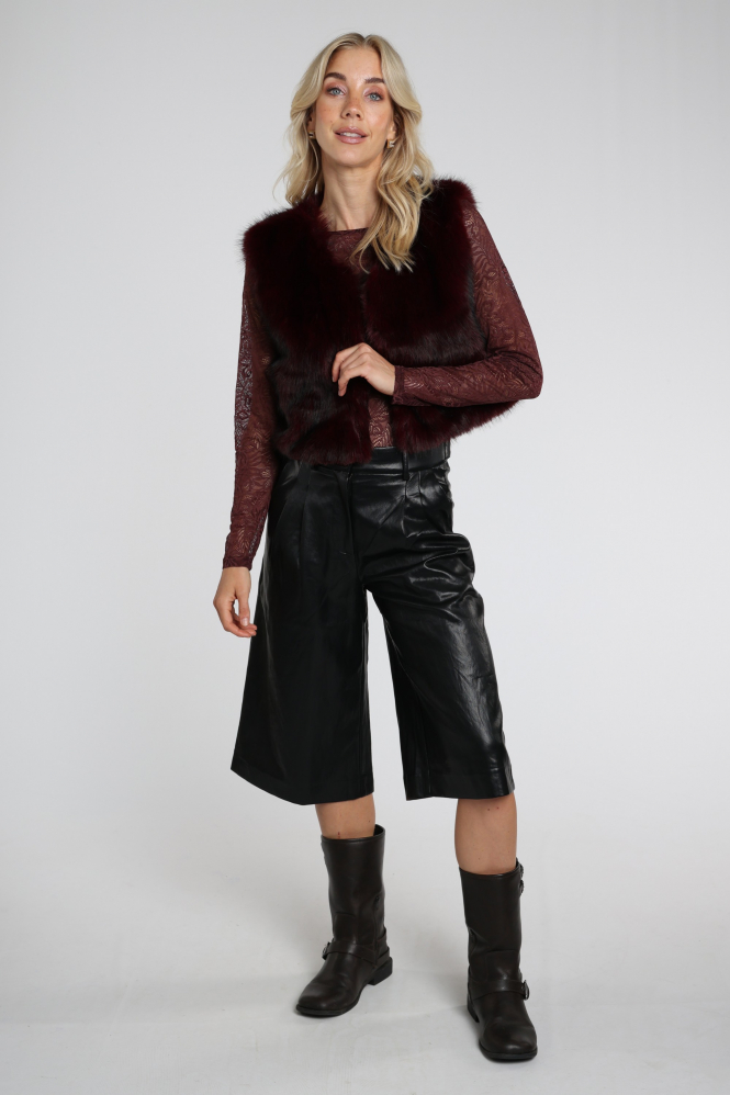 Aimée the label Isla Fake Fur Bodywarmer Rood