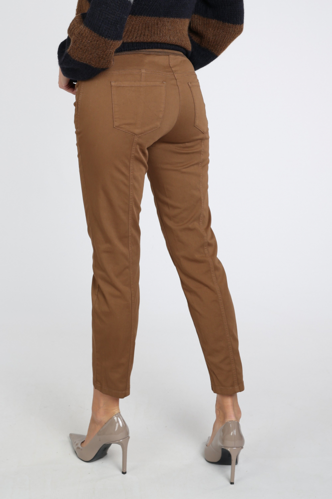 Luisa Cerano 647600-1883 Broek Bruin