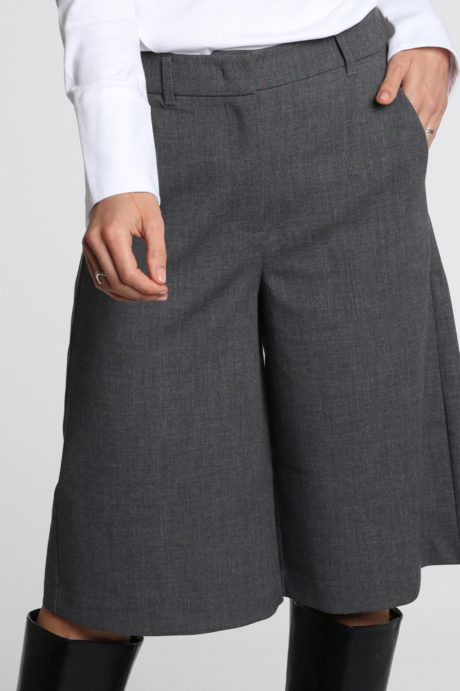 Yaya 01-321045-609 Short Grijs