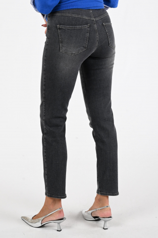 Rosner Audrey 1 00906 Grijs