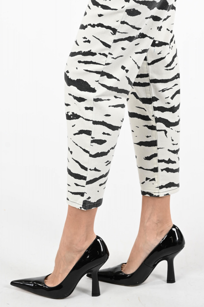 Marc Cain AS 82.13 D03 Coloured jeans Zwart